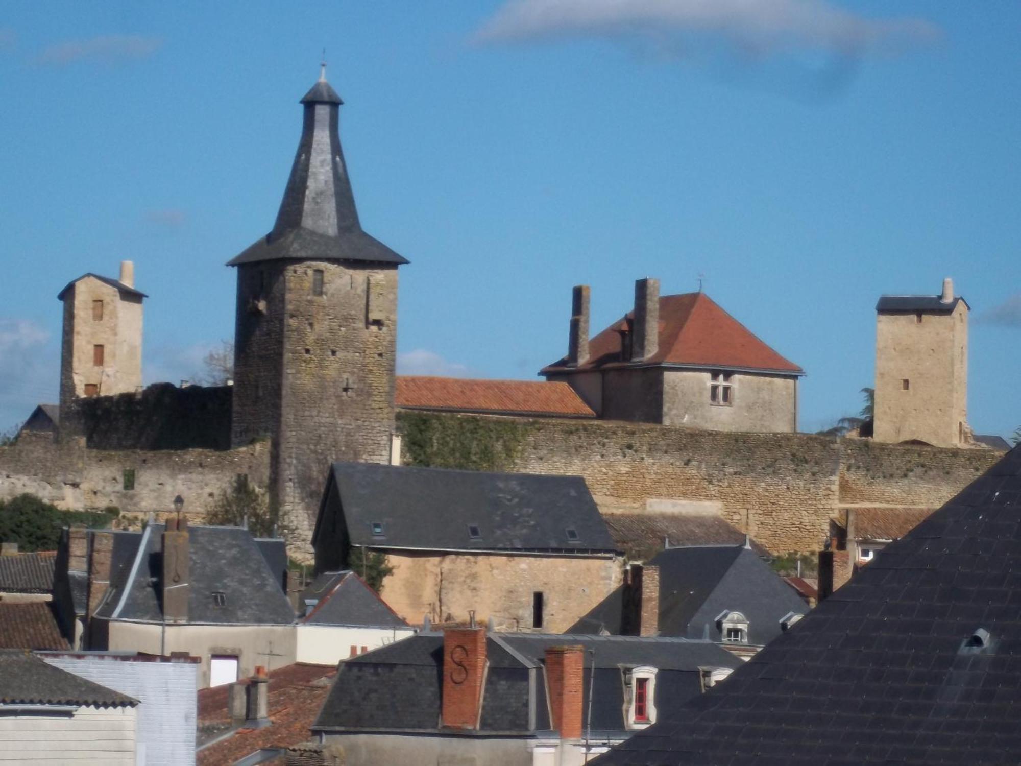 Le Vieux Chateau Airvault Екстериор снимка