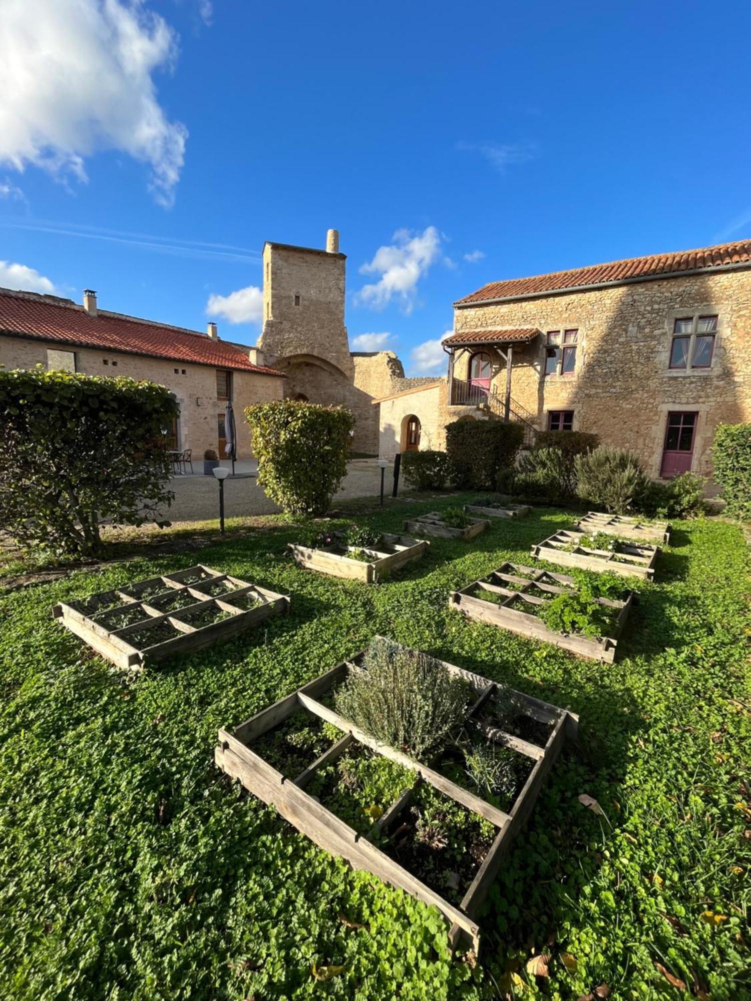 Le Vieux Chateau Airvault Екстериор снимка