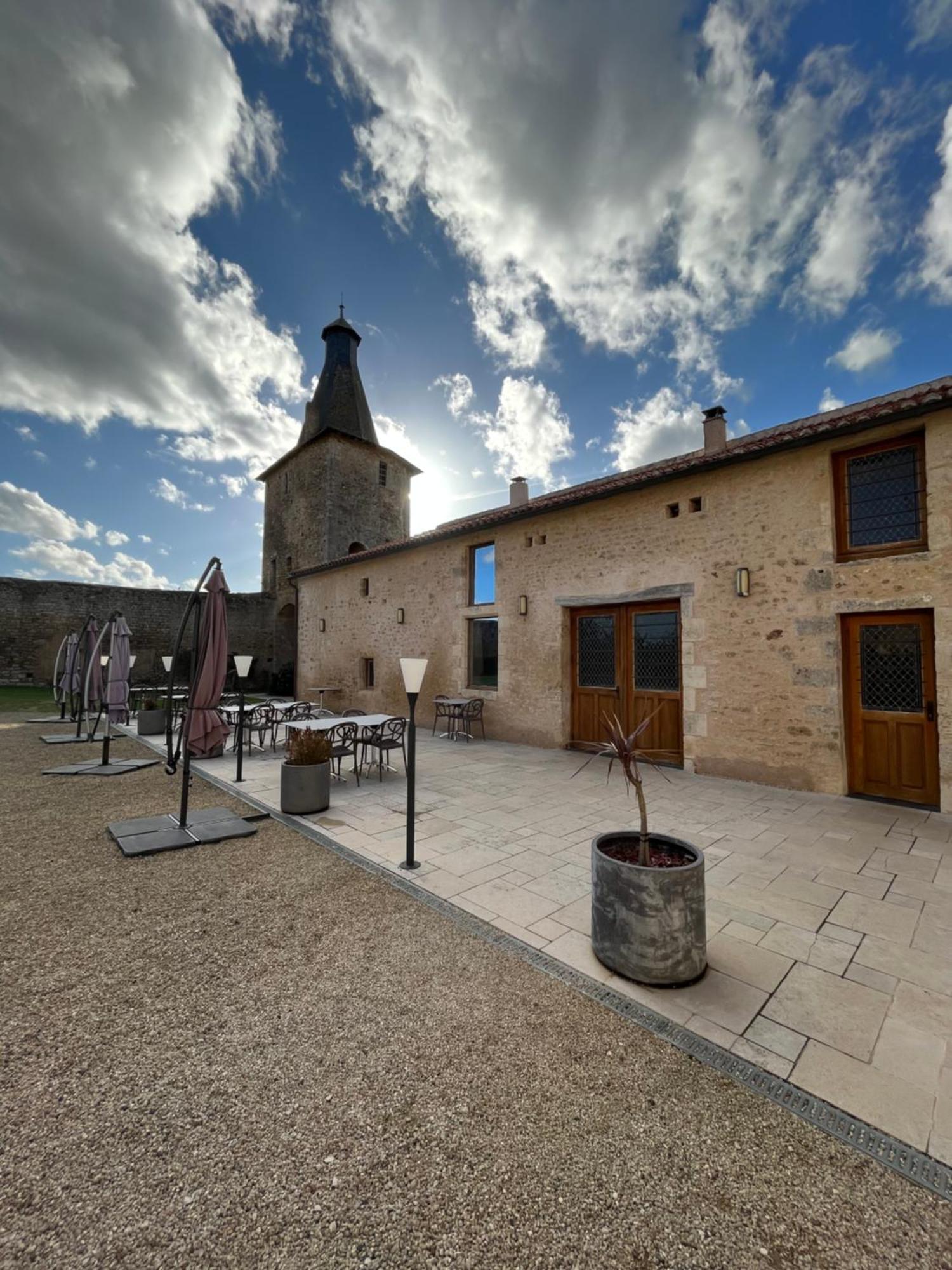 Le Vieux Chateau Airvault Екстериор снимка