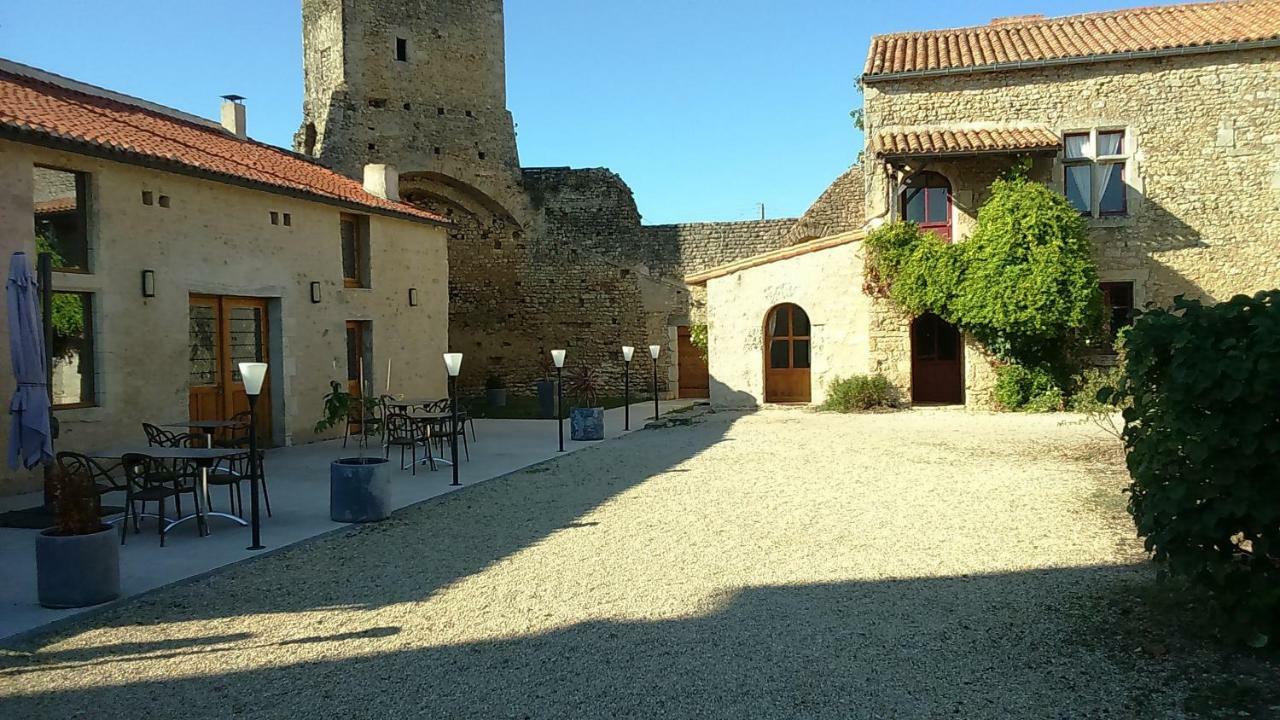 Le Vieux Chateau Airvault Екстериор снимка