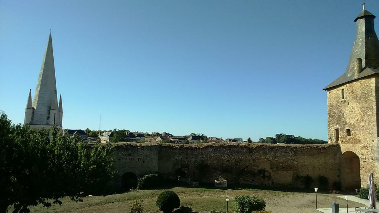 Le Vieux Chateau Airvault Екстериор снимка